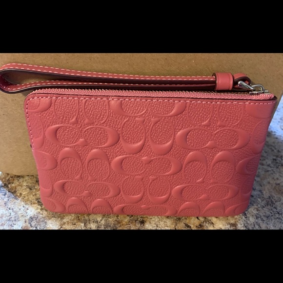 NWT Coach Signature Wristlet - Picture 2 of 4